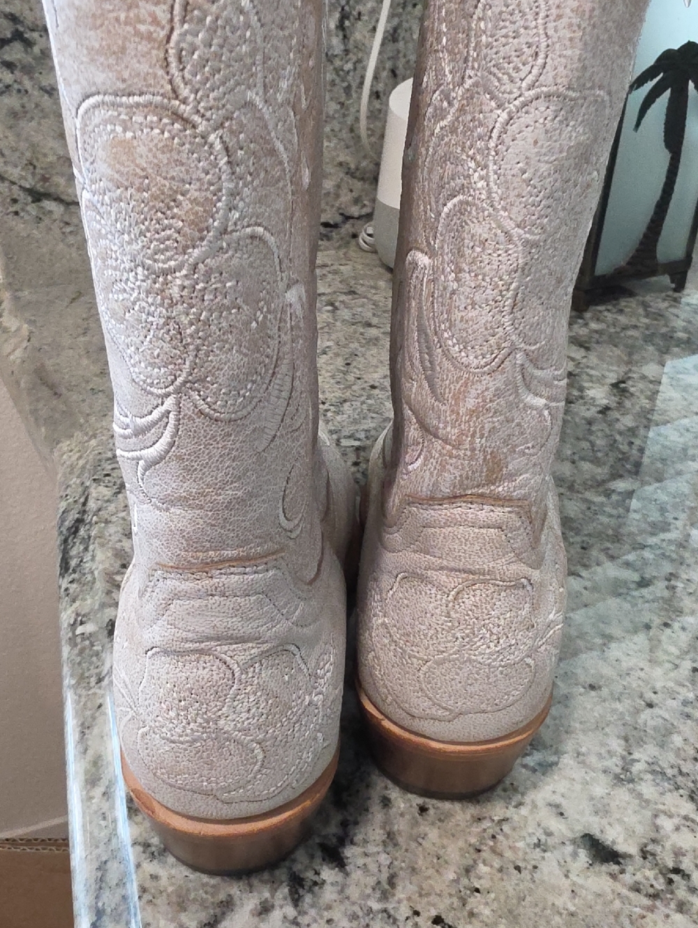 Shyanne Women's Lasy Floral Embroidered Western Boots - Snip Toe View 4